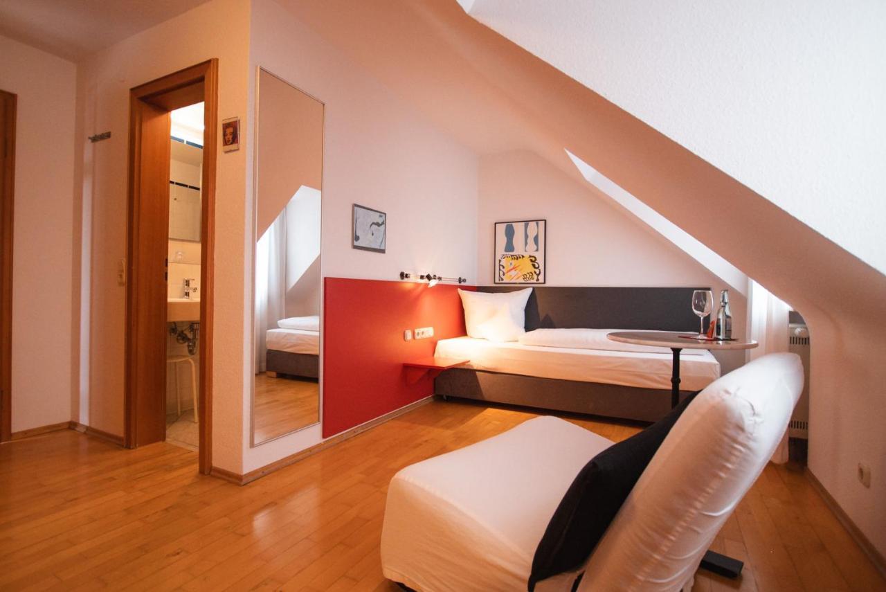 Hotel Am Main Veitshochheim Exterior photo