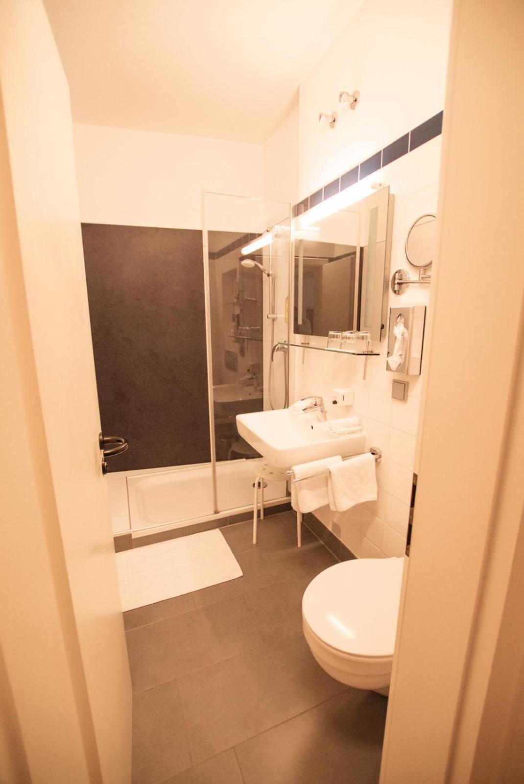 Hotel Am Main Veitshochheim Room photo