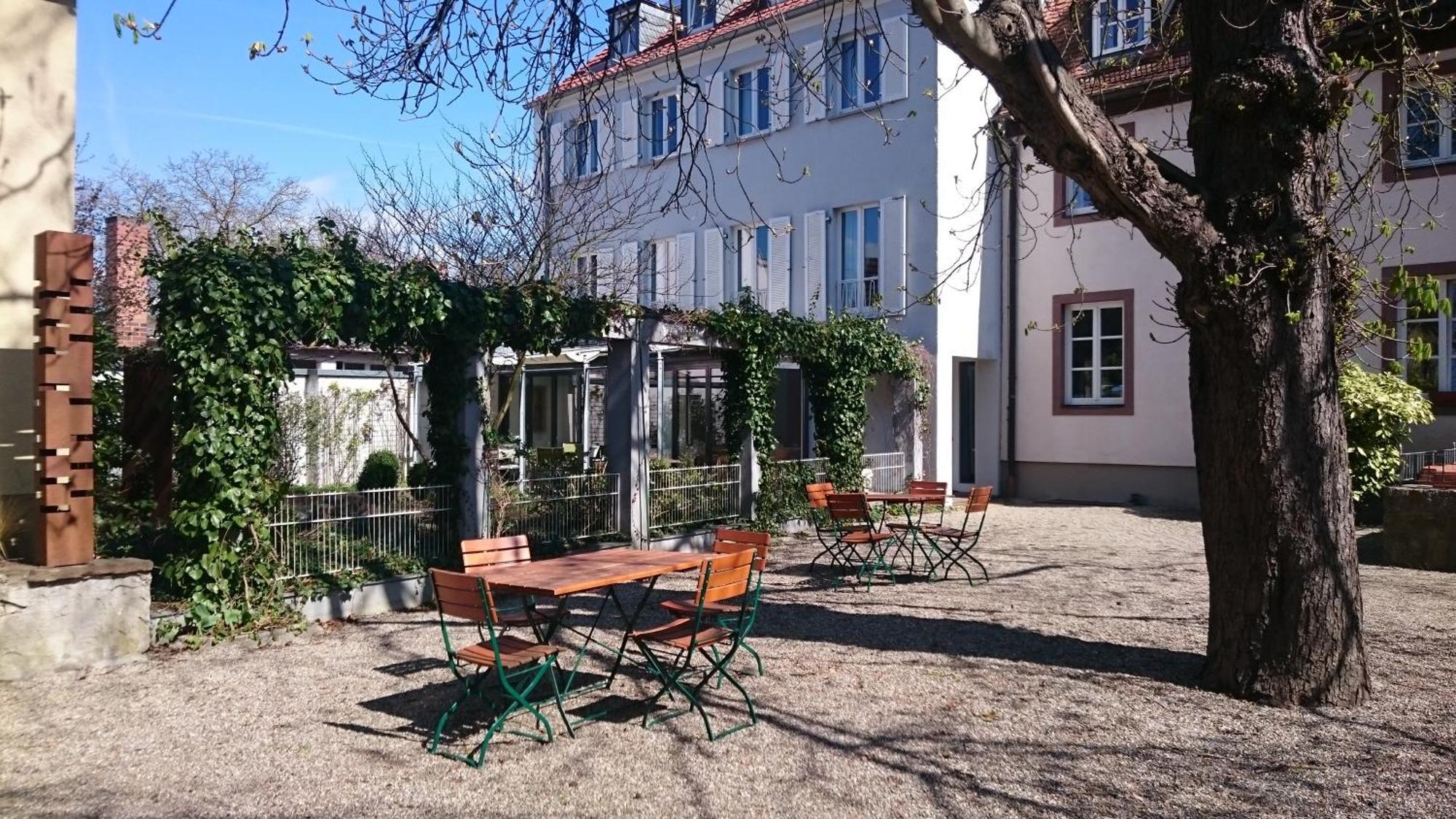 Hotel Am Main Veitshochheim Exterior photo